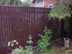 Забор из евроштакетника с бетонированием столбов 28 метров фото в Советске