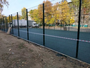 Забор на спортивную площадку 40 метров фото в Советске