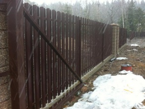 Забор из евроштакетника в шахматном порядке 122 метра фото в Советске