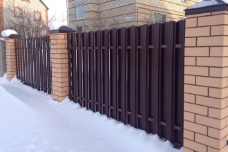 Забор из евроштакетника в шахматном порядке 30 метров фото в Советске