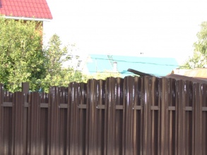 Забор из евроштакетника на ленточном фундаменте 10 метров фото в Советске