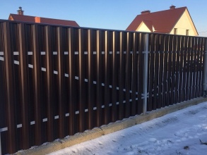 Забор из евроштакетника в шахматном порядке 10 соток фото в Советске